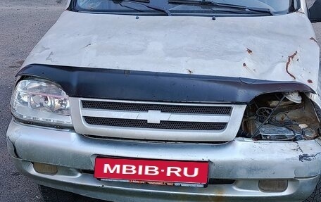 Chevrolet Niva I рестайлинг, 2005 год, 100 000 рублей, 1 фотография