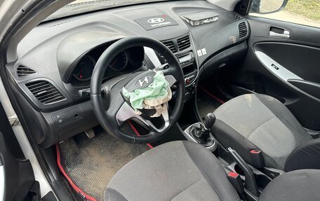 Hyundai Solaris II рестайлинг, 2013 год, 265 000 рублей, 1 фотография