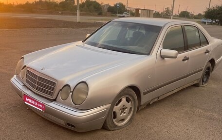 Mercedes-Benz E-Класс, 1999 год, 130 000 рублей, 1 фотография
