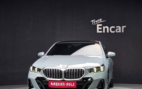 BMW 5 серия, 2024 год, 5 694 006 рублей, 3 фотография