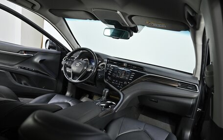 Toyota Camry, 2018 год, 2 449 000 рублей, 7 фотография