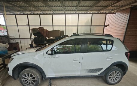 Renault Sandero II рестайлинг, 2018 год, 450 000 рублей, 2 фотография