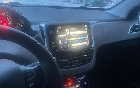 Peugeot 2008 II, 2014 год, 700 000 рублей, 3 фотография