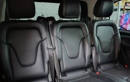 Mercedes-Benz V-Класс, 2019 год, 1 500 000 рублей, 5 фотография