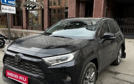 Toyota RAV4, 2021 год, 2 520 000 рублей, 2 фотография
