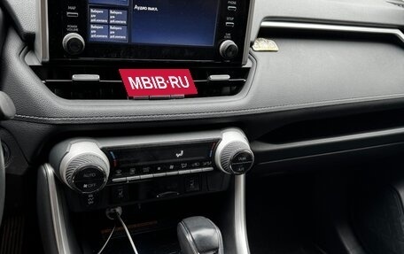 Toyota RAV4, 2021 год, 2 520 000 рублей, 10 фотография