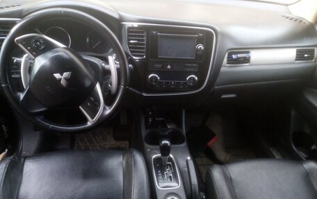 Mitsubishi Outlander III рестайлинг 3, 2012 год, 900 000 рублей, 5 фотография