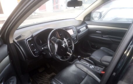 Mitsubishi Outlander III рестайлинг 3, 2012 год, 900 000 рублей, 4 фотография