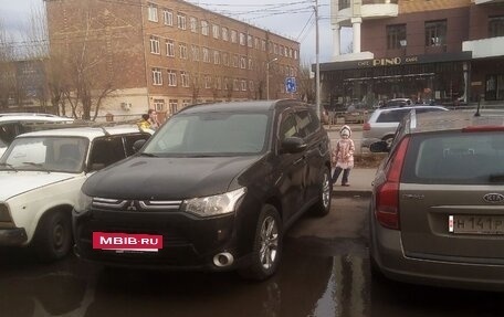 Mitsubishi Outlander III рестайлинг 3, 2012 год, 900 000 рублей, 2 фотография