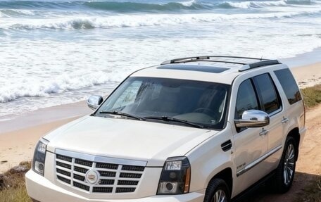 Cadillac Escalade III, 2012 год, 1 830 000 рублей, 1 фотография