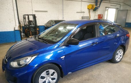 Hyundai Solaris II рестайлинг, 2011 год, 725 000 рублей, 8 фотография