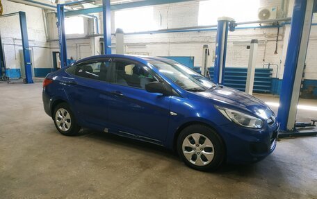 Hyundai Solaris II рестайлинг, 2011 год, 725 000 рублей, 2 фотография