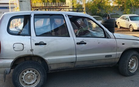 Chevrolet Niva I рестайлинг, 2005 год, 100 000 рублей, 2 фотография