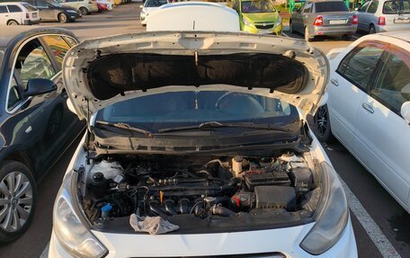 Hyundai Solaris II рестайлинг, 2012 год, 510 000 рублей, 20 фотография