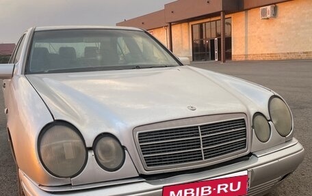 Mercedes-Benz E-Класс, 1999 год, 130 000 рублей, 2 фотография