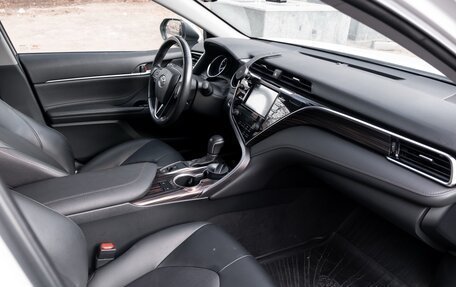 Toyota Camry, 2021 год, 3 000 000 рублей, 2 фотография