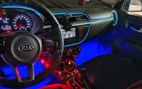 KIA Rio IV, 2018 год, 1 000 000 рублей, 8 фотография