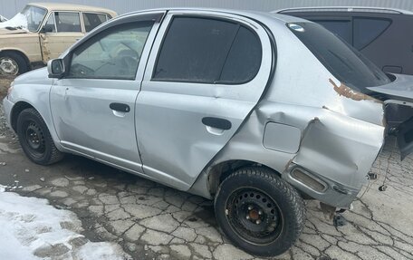 Toyota Platz, 2002 год, 130 000 рублей, 3 фотография