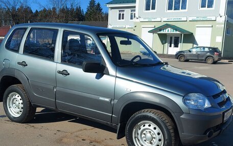 Chevrolet Niva I рестайлинг, 2011 год, 690 000 рублей, 3 фотография