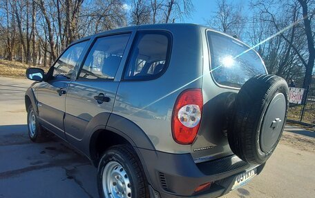 Chevrolet Niva I рестайлинг, 2011 год, 690 000 рублей, 4 фотография