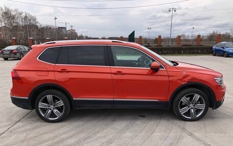 Volkswagen Tiguan II, 2018 год, 2 350 000 рублей, 2 фотография