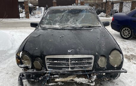 Mercedes-Benz E-Класс, 1996 год, 150 000 рублей, 2 фотография