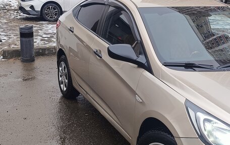 Hyundai Solaris II рестайлинг, 2012 год, 400 000 рублей, 3 фотография