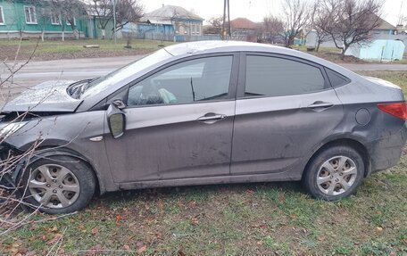 Hyundai Solaris II рестайлинг, 2011 год, 250 000 рублей, 2 фотография