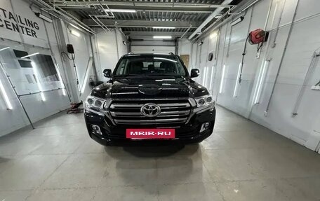 Toyota Land Cruiser 200, 2019 год, 7 400 000 рублей, 2 фотография