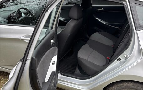 Hyundai Solaris II рестайлинг, 2012 год, 1 100 000 рублей, 12 фотография