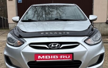 Hyundai Solaris II рестайлинг, 2012 год, 1 100 000 рублей, 3 фотография