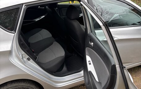 Hyundai Solaris II рестайлинг, 2012 год, 1 100 000 рублей, 14 фотография