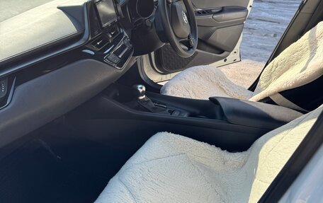 Toyota C-HR I рестайлинг, 2020 год, 2 100 000 рублей, 12 фотография