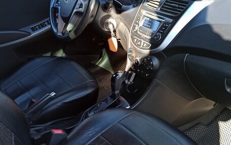 Hyundai Solaris II рестайлинг, 2014 год, 900 000 рублей, 15 фотография