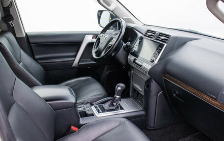 Toyota Land Cruiser Prado 150 рестайлинг 2, 2022 год, 7 020 000 рублей, 9 фотография