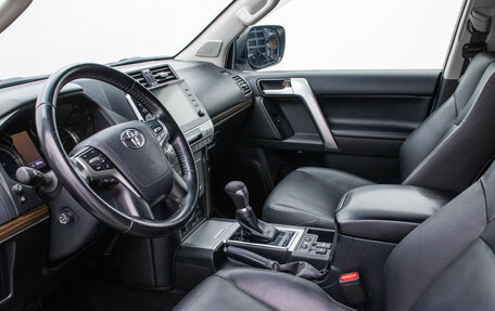 Toyota Land Cruiser Prado 150 рестайлинг 2, 2022 год, 7 020 000 рублей, 10 фотография