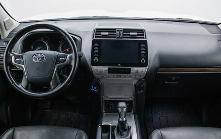 Toyota Land Cruiser Prado 150 рестайлинг 2, 2022 год, 7 020 000 рублей, 13 фотография