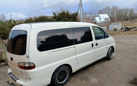 Hyundai H-1 II рестайлинг, 2001 год, 200 000 рублей, 2 фотография