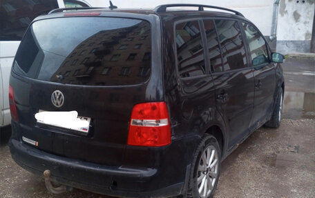 Volkswagen Touran III, 2004 год, 300 000 рублей, 2 фотография