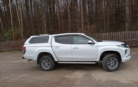 Mitsubishi L200 IV рестайлинг, 2019 год, 3 650 000 рублей, 3 фотография