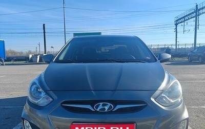 Hyundai Solaris II рестайлинг, 2011 год, 700 000 рублей, 1 фотография