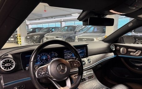 Mercedes-Benz E-Класс, 2019 год, 4 600 000 рублей, 3 фотография