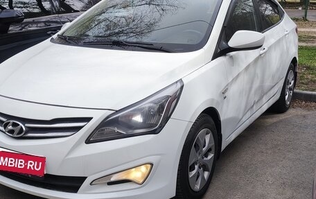 Hyundai Solaris II рестайлинг, 2015 год, 1 050 000 рублей, 5 фотография