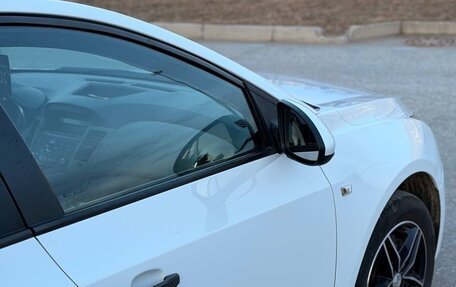 Chevrolet Cruze II, 2010 год, 630 000 рублей, 4 фотография