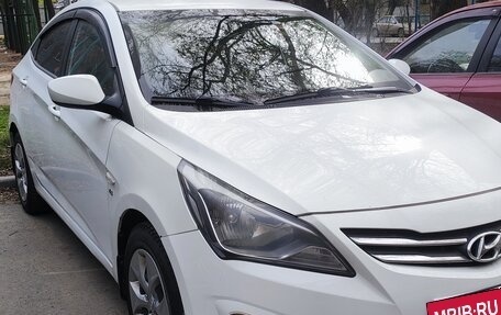 Hyundai Solaris II рестайлинг, 2015 год, 1 050 000 рублей, 2 фотография