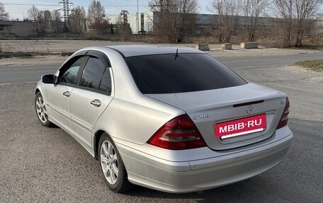 Mercedes-Benz C-Класс, 2005 год, 635 000 рублей, 4 фотография