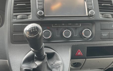 Volkswagen Caravelle T5, 2012 год, 1 550 000 рублей, 8 фотография