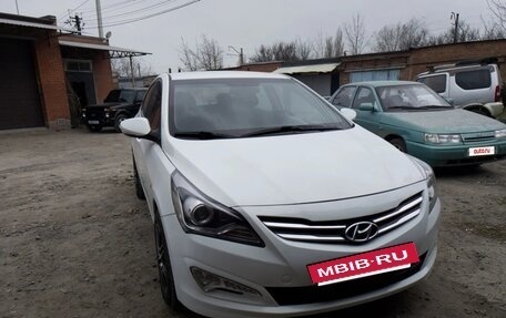 Hyundai Solaris II рестайлинг, 2015 год, 1 150 000 рублей, 5 фотография