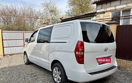 Hyundai Grand Starex Grand Starex I рестайлинг 2, 2009 год, 1 049 000 рублей, 3 фотография