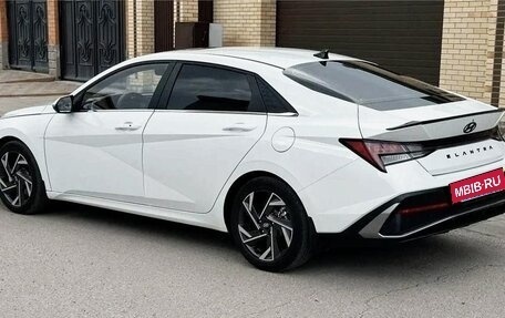 Hyundai Elantra, 2023 год, 1 700 000 рублей, 2 фотография